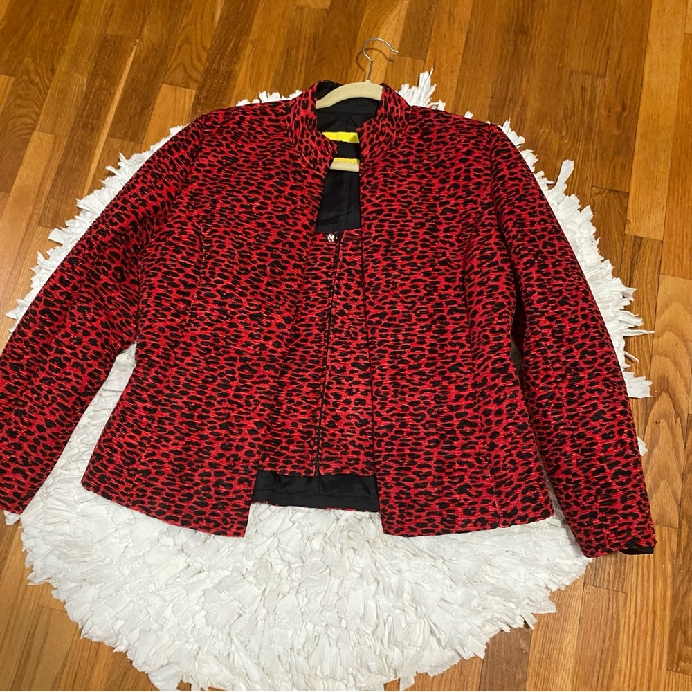 Flores & Flores animal, print, two piece, silk jacket and vest size 12.
